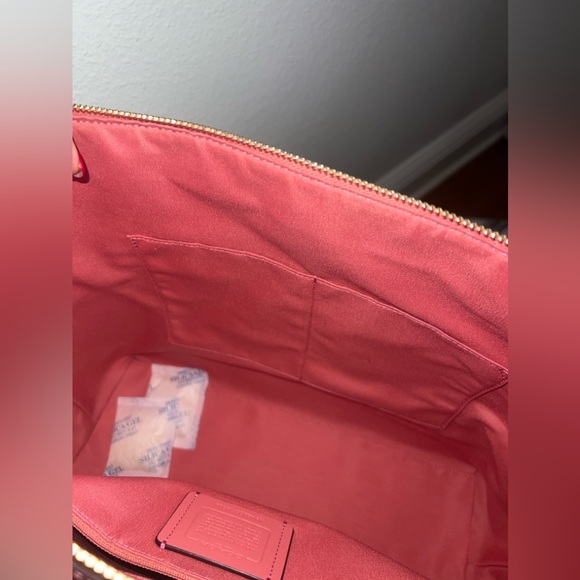 NWOT pink Coach Gallery Tote Bag with matching zippered Wallet - Picture 10 of 14